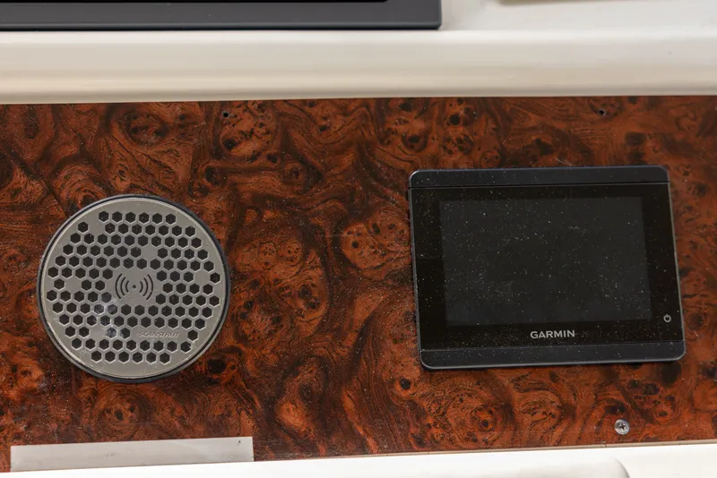 Slide: The Image of Sea Ray 400 Express Cruiser 1997 - 10