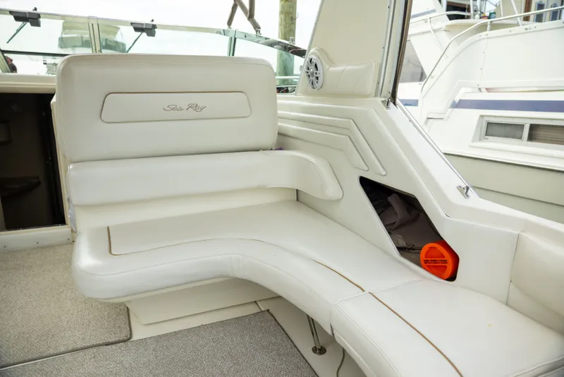 Slide: The Image of Sea Ray 400 Express Cruiser 1997 - 17