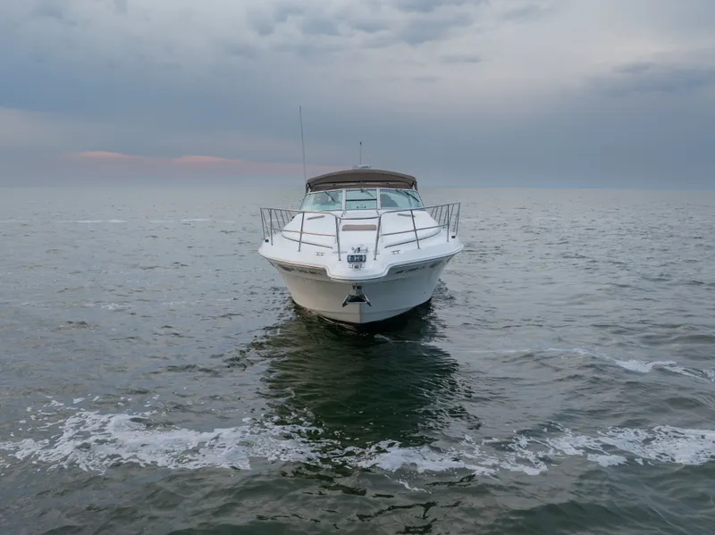 Slide: The Image of Sea Ray 400 Express Cruiser 1997 - 6