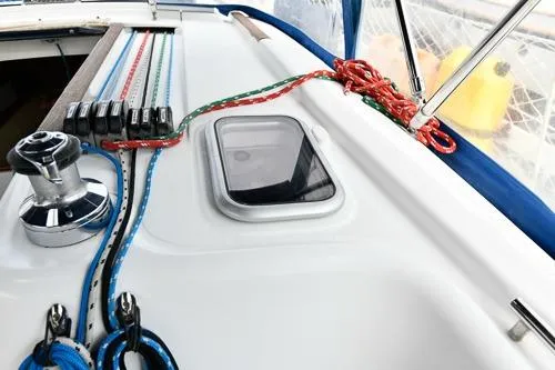 Slide: The Image of 2008 Beneteau Oceanis 46 sailboat mast and rigging at marina dock. - 15