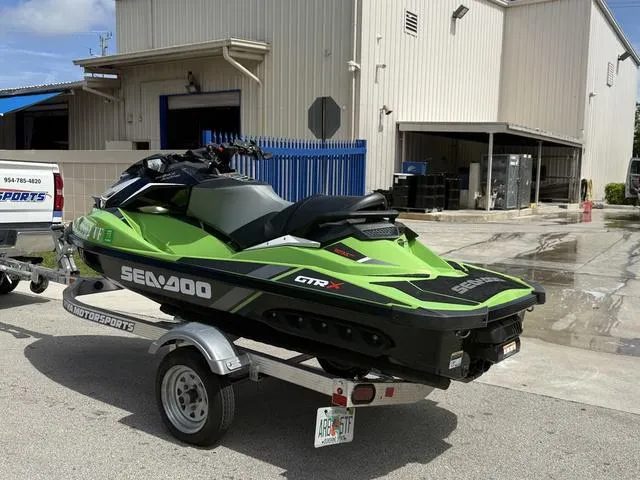 Slide: The Image of Sea-Doo GTR-X 230 2018 - 6