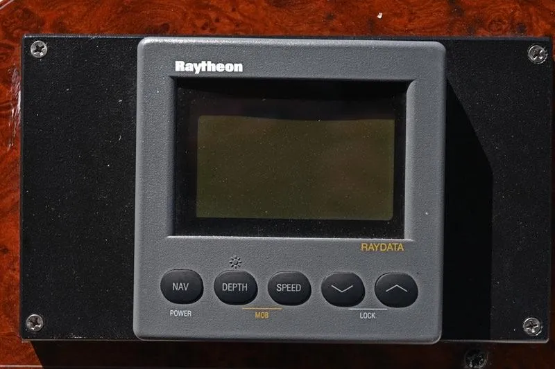 Slide: The Image of Raytheon Raydata display on 2000 Maxum 4600 SCB boat. - 35