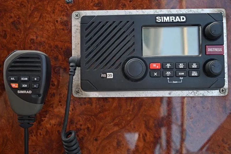 Slide: The Image of Simrad RS35 radio on 2000 Maxum 4600 SCB boat. - 36