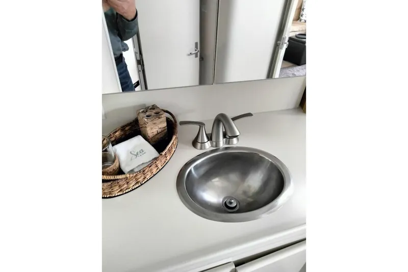 Slide: The Image of Bathroom sink with modern faucet on Carver 380 Santego, 1994 model. - 26