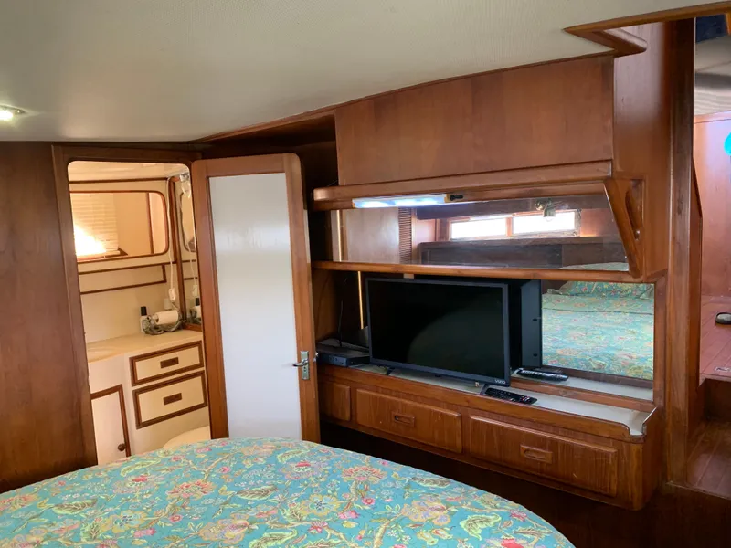 Slide: The Image of President President Sundeck 1987 - 32