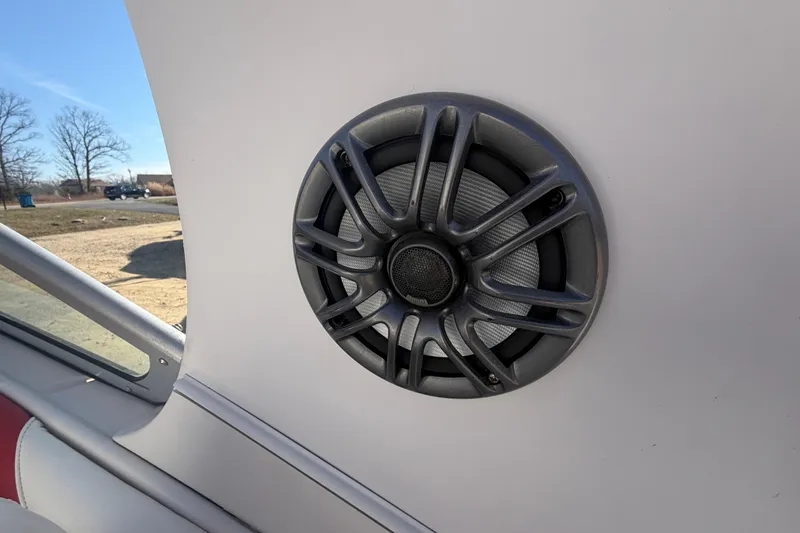 Slide: The Image of Close-up of a speaker on a 2006 Four Winns 278 Vista boat. - 18