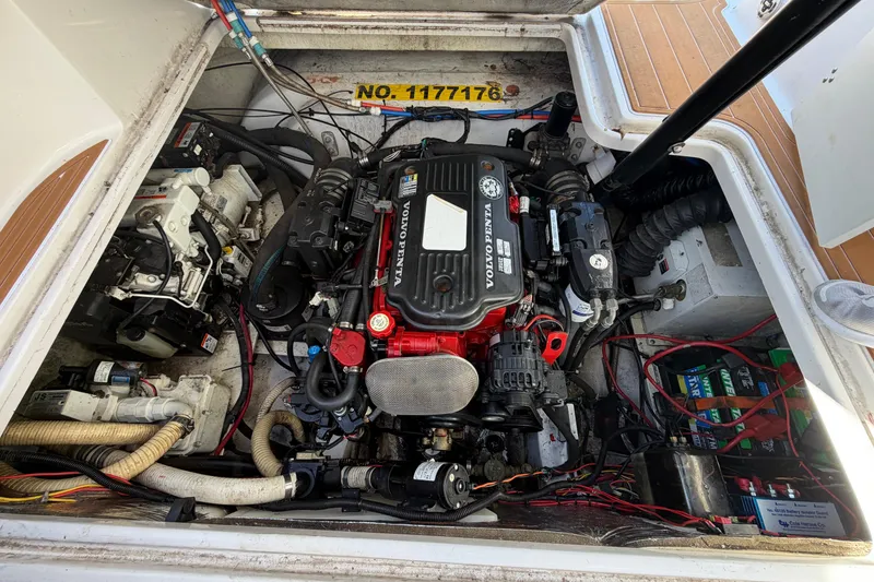 Slide: The Image of Engine compartment of a 2006 Four Winns 278 Vista boat with Volvo Penta engine. - 28