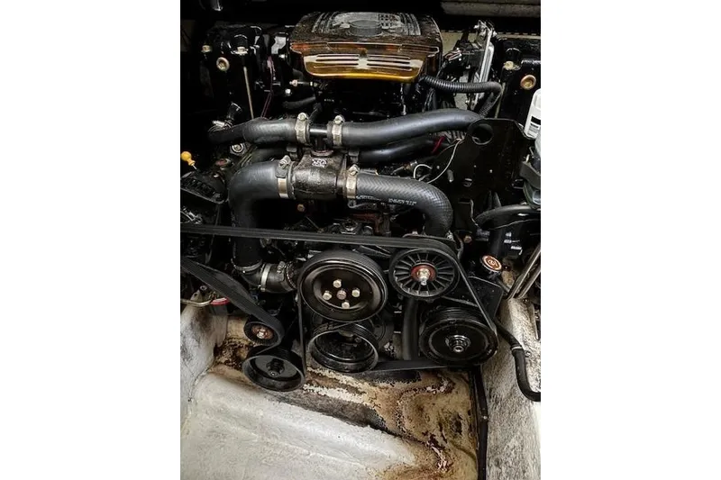 Slide: The Image of Engine of a 2000 Formula 31 Performance Cruiser, showcasing belts and hoses. - 22