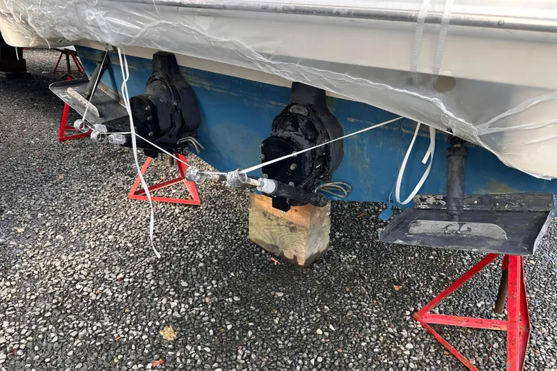 Slide: The Image of 2000 Formula 31 Performance Cruiser on stands, showing propeller and hull details. - 6