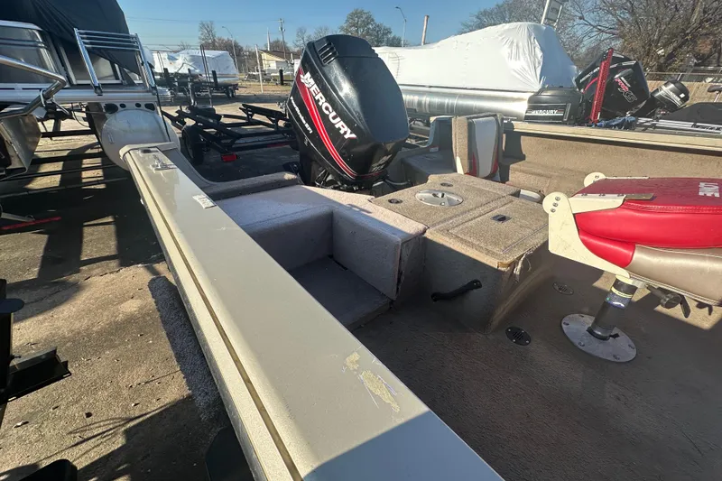 Slide: The Image of 2006 Lowe Fish & Ski 175 boat interior with Mercury outboard motor. - 10