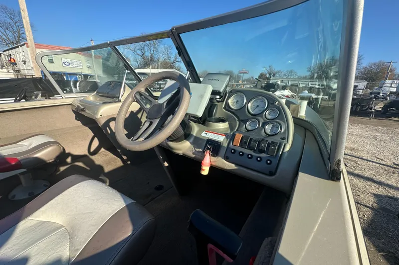 Slide: The Image of 2006 Lowe Fish & Ski 175 boat interior with steering wheel and dashboard controls. - 11