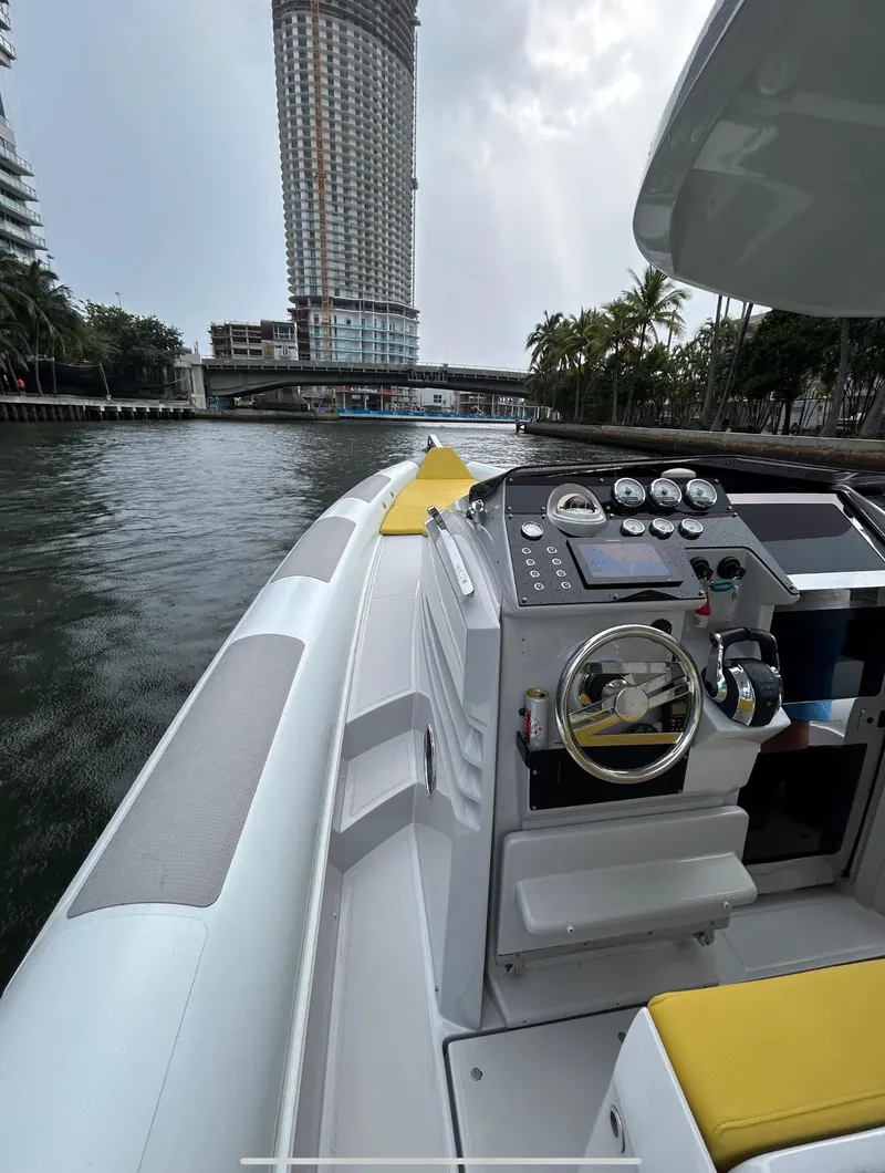 Slide: The Image of Zeta Elle 34 Custom 2013 boat cruising on a river near a cityscape. - 14