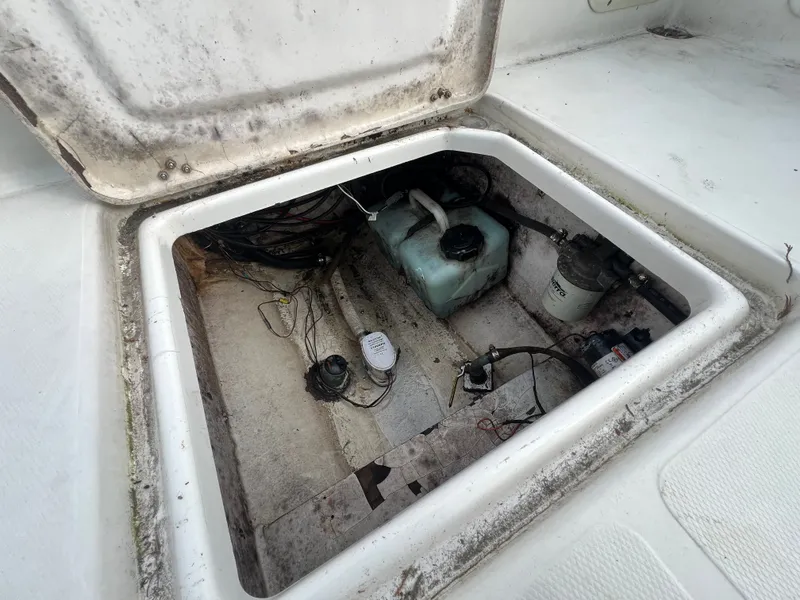 Slide: The Image of Sport-Craft 241 Walkaround 2001 - 16