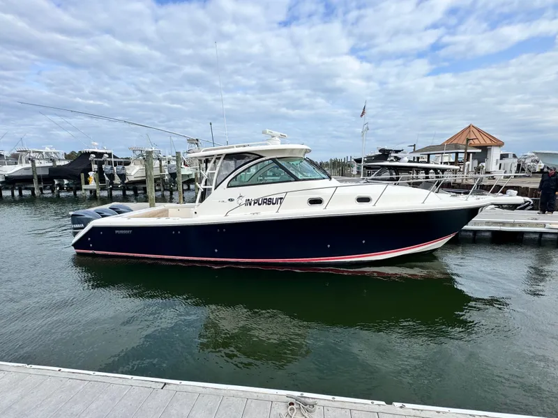 The Image of Pursuit OS 375 Offshore 2011 - 0