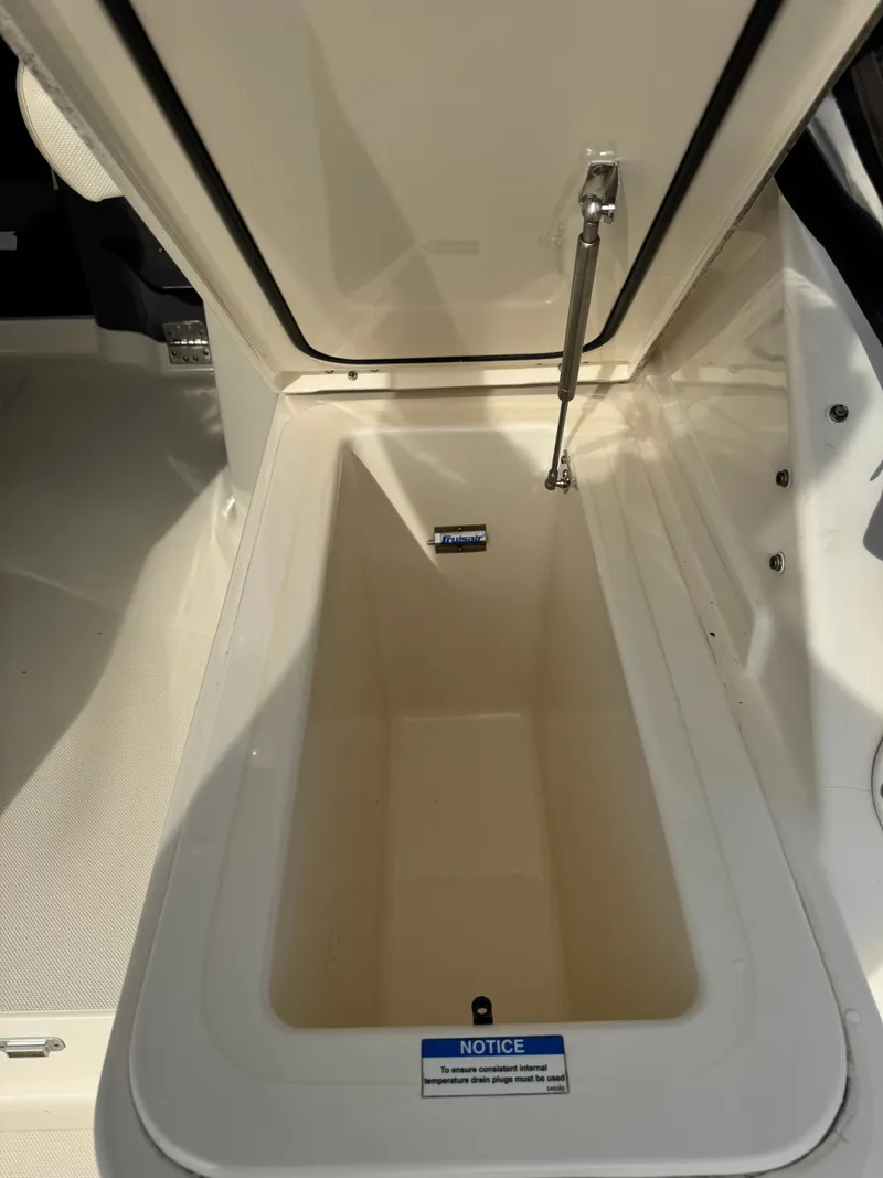 Slide: The Image of Pursuit OS 375 Offshore 2011 - 16