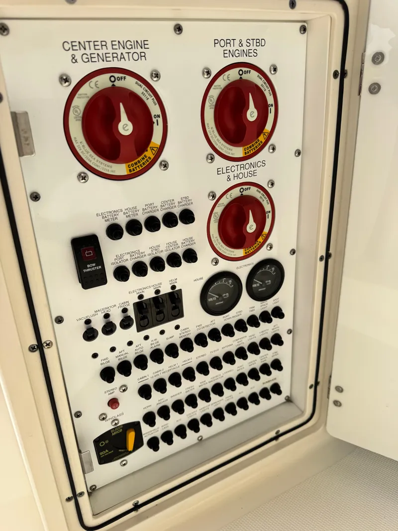 Slide: The Image of Pursuit OS 375 Offshore 2011 - 33