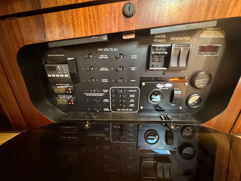 Slide: The Image of Pursuit OS 375 Offshore 2011 - 45