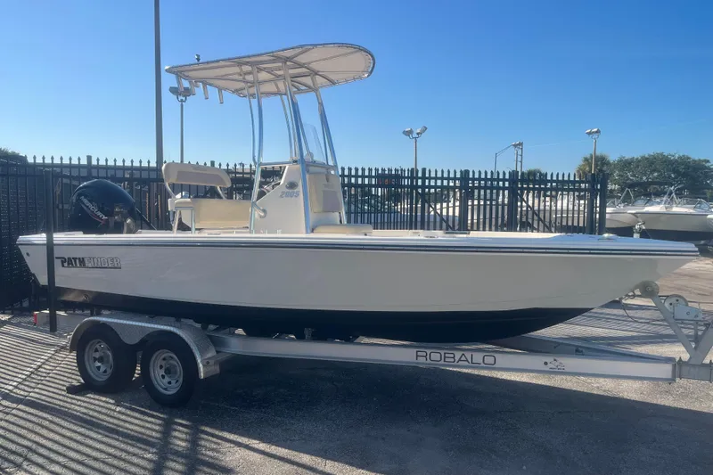The Image of Pathfinder 2005 TRS boat on Robalo trailer, parked outdoors, sunny day. - 0