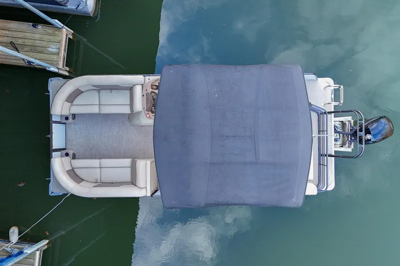 Slide: The Image of Overhead view of 2022 Crest CLASSIC 220 SLC pontoon boat docked on water. - 4