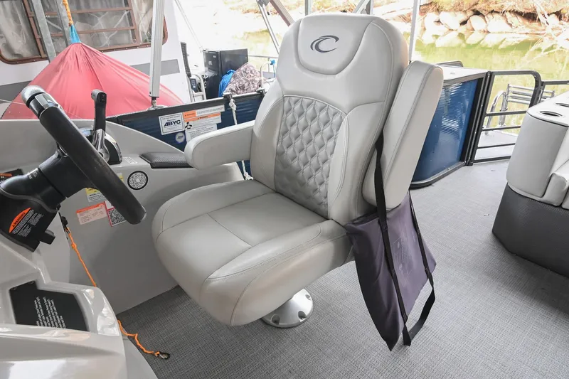 Slide: The Image of Captain's chair on 2022 Crest Classic DLX 220 pontoon boat, featuring luxurious design. - 25