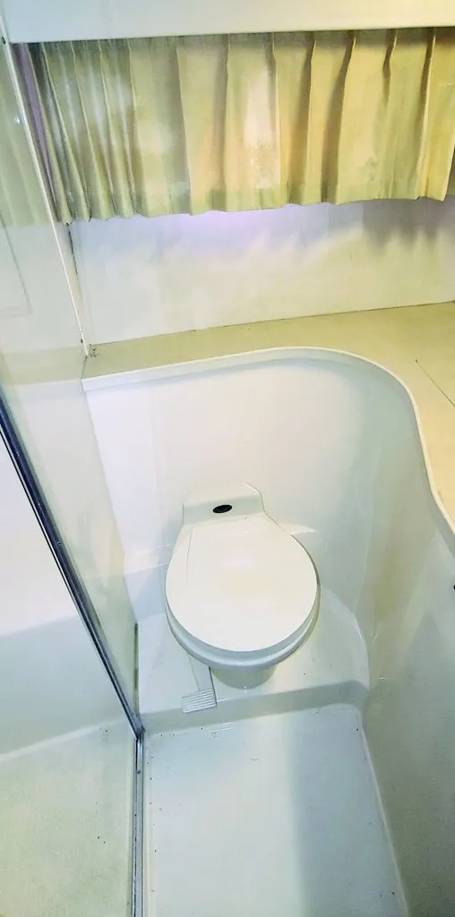 Slide: The Image of Carver 370 Voyager 1999 - 21