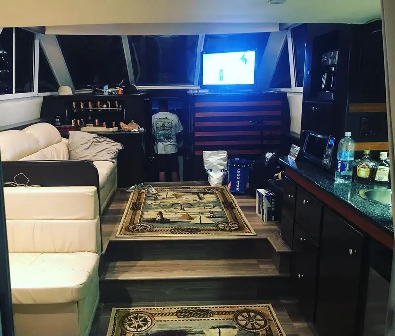 Slide: The Image of Carver 370 Voyager 1999 - 7