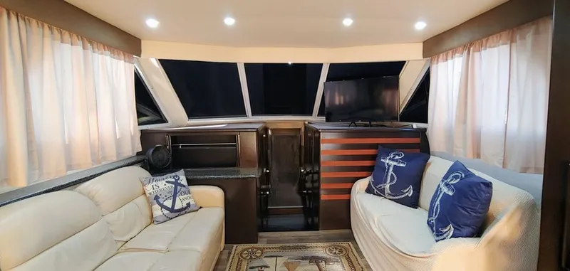 Slide: The Image of Carver Yachts 370 Voyager 1999 - 11