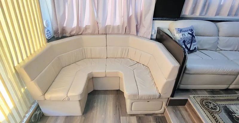 Slide: The Image of Carver Yachts 370 Voyager 1999 - 12