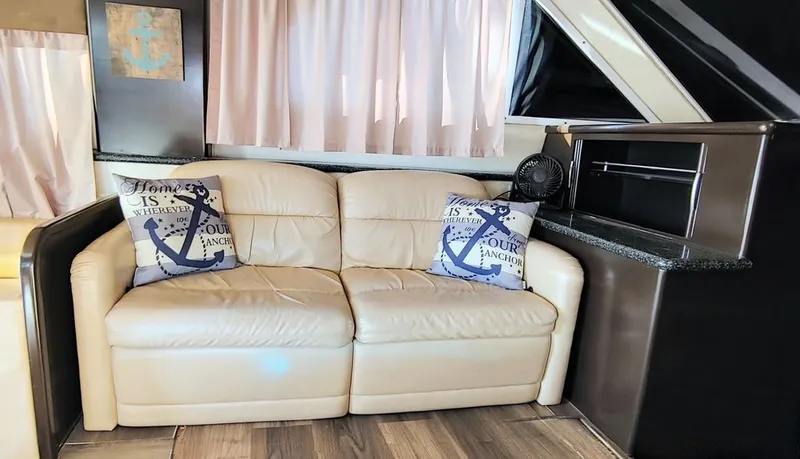 Slide: The Image of Carver Yachts 370 Voyager 1999 - 13