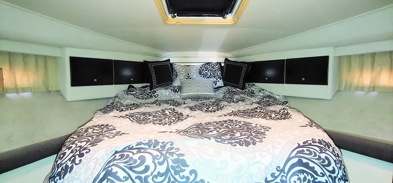 Slide: The Image of Carver Yachts 370 Voyager 1999 - 16