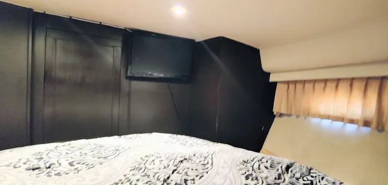 Slide: The Image of Carver Yachts 370 Voyager 1999 - 19