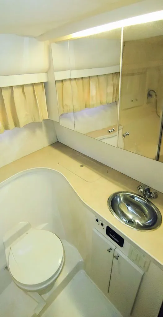 Slide: The Image of Carver Yachts 370 Voyager 1999 - 24