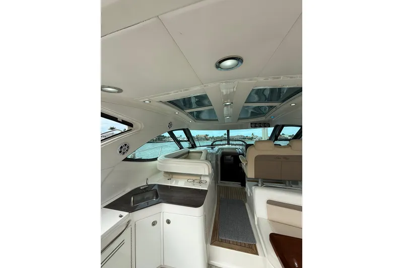 Slide: The Image of Interior of 2014 Sea Ray 470 Sundancer yacht with modern design and seating. - 21
