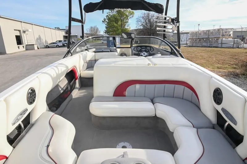 Slide: The Image of 2004 Malibu Wakesetter 23 XTi boat interior with white and red seating. - 10
