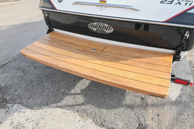 Slide: The Image of 2004 Malibu Wakesetter 23 XTi swim platform with wooden finish. - 11