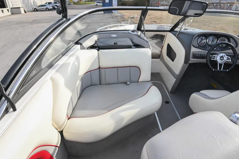 Slide: The Image of 2004 Malibu Wakesetter 23 XTi boat interior with white seating and dashboard. - 25