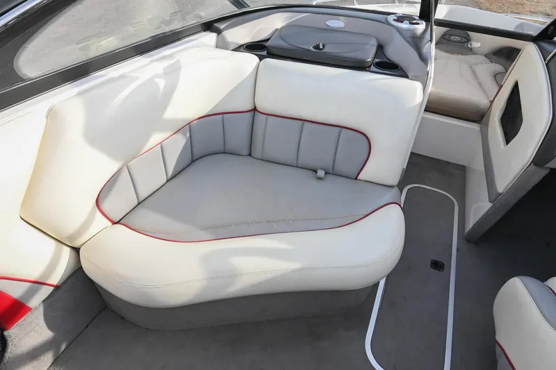 Slide: The Image of 2004 Malibu Wakesetter 23 XTi boat interior with white and gray seating. - 26