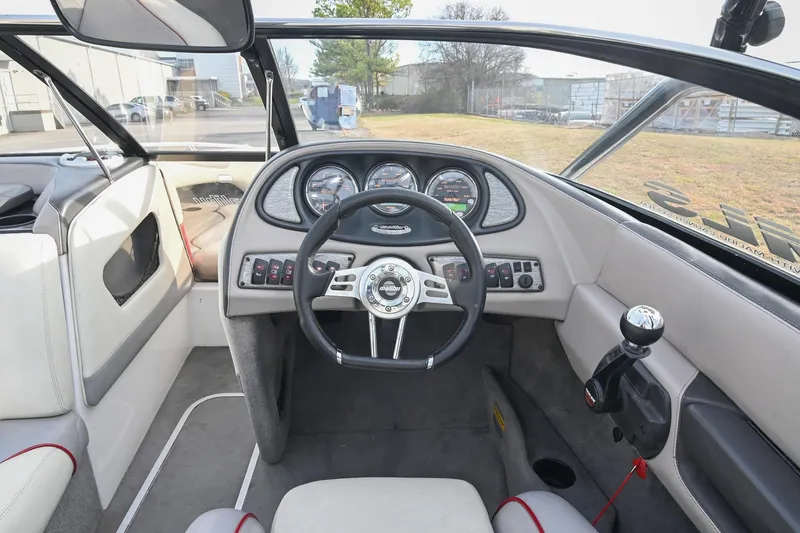 Slide: The Image of 2004 Malibu Wakesetter 23 XTi boat interior with steering wheel and dashboard controls. - 29