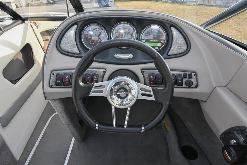 Slide: The Image of 2004 Malibu Wakesetter 23 XTi dashboard with steering wheel and instrument panel. - 30