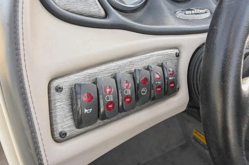 Slide: The Image of Dashboard controls of a 2004 Malibu Wakesetter 23 XTi boat. - 32