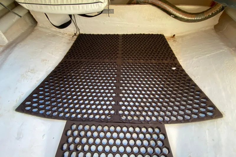 Slide: The Image of 1999 Silver King Signature 16 boat interior with steering console and seating area. - 28