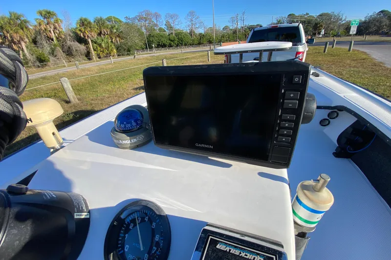 Slide: The Image of 1999 Silver King Signature 16 boat wiring compartment with various colored cables. - 35