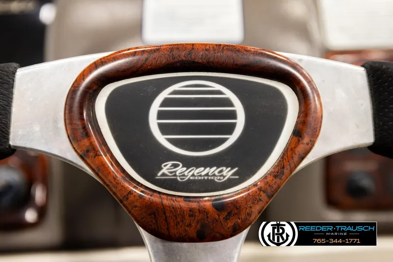Slide: The Image of Steering wheel of 2006 Sun Tracker Party Barge 22 Regency Edition boat. - 28