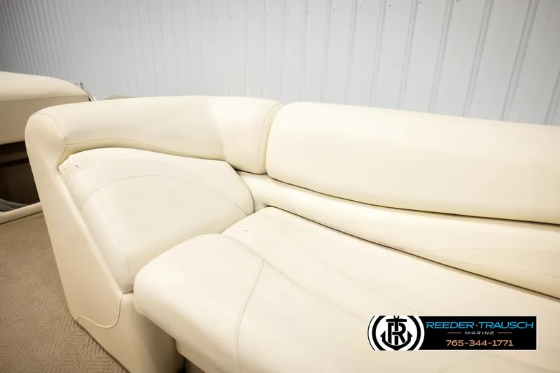 Slide: The Image of 2006 Sun Tracker Party Barge 22 Regency Edition, beige seating detail. - 37