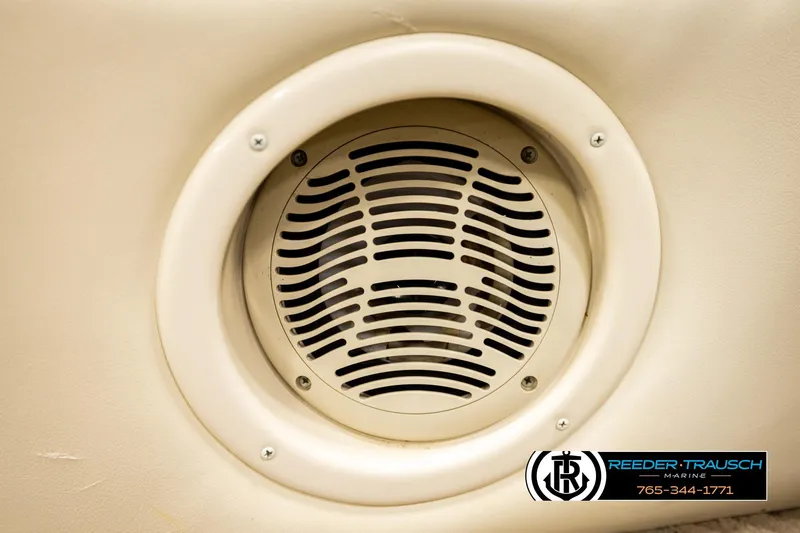 Slide: The Image of Close-up of a speaker on a 2006 Sun Tracker Party Barge 22 Regency Edition. - 38