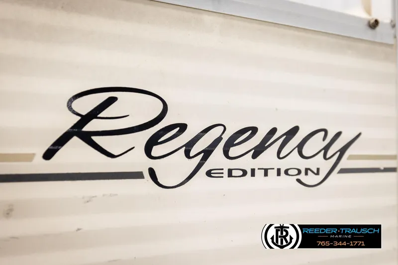 Slide: The Image of 2006 Sun Tracker Party Barge 22 Regency Edition logo on boat exterior. - 44