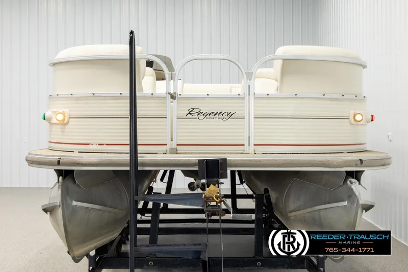 Slide: The Image of 2006 Sun Tracker Party Barge 22 Regency Edition pontoon boat in showroom. - 7