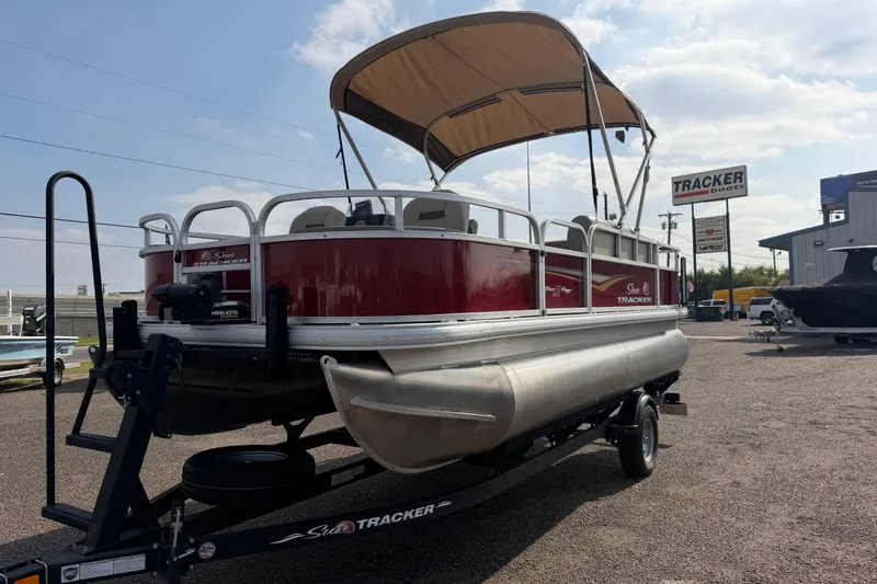 Slide: The Image of 2025 Sun Tracker Bass Buggy 18 DLX pontoon boat on trailer at dealership. - 88