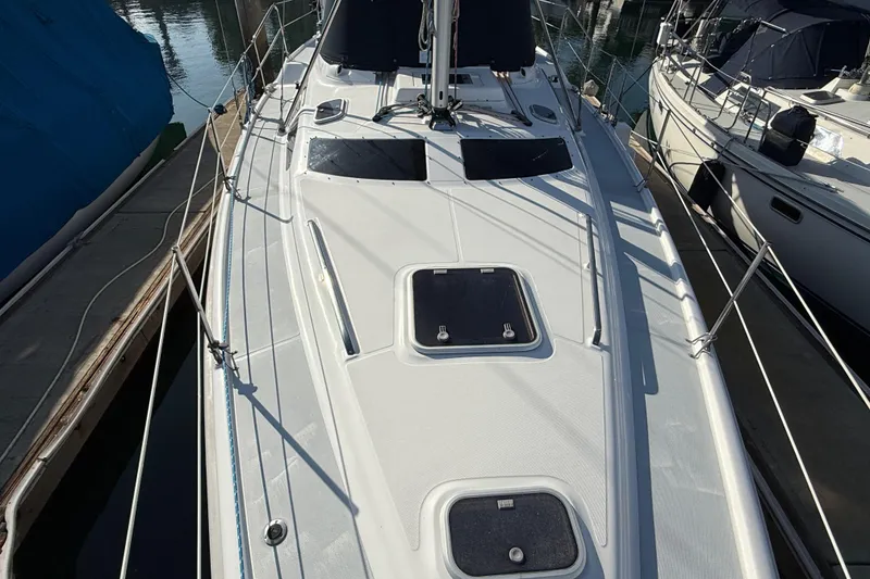 Slide: The Image of 1999 Hunter Passage 420 sailboat deck view at marina. - 12