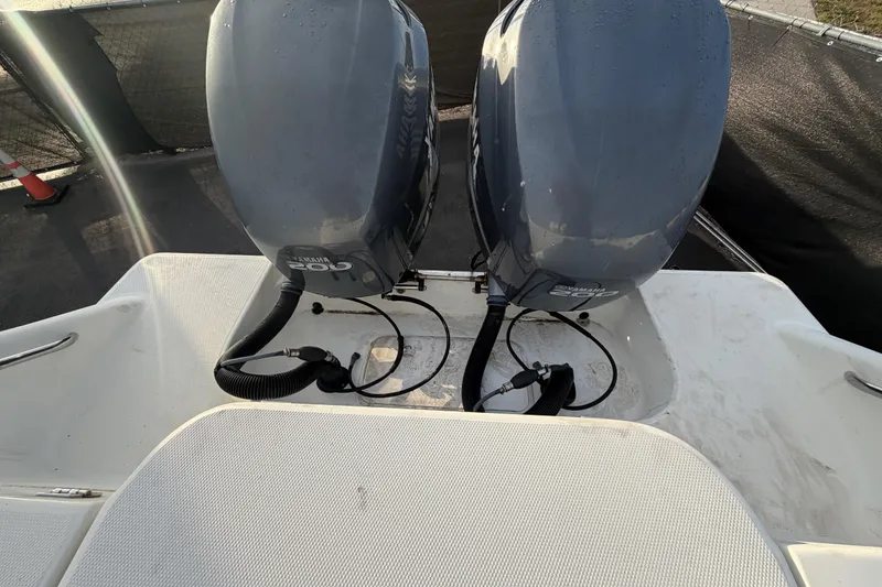 Slide: The Image of Garmin GPS display on 2003 Hydra-Sports Vector 2600 CC showing speed, heading, and depth. - 26